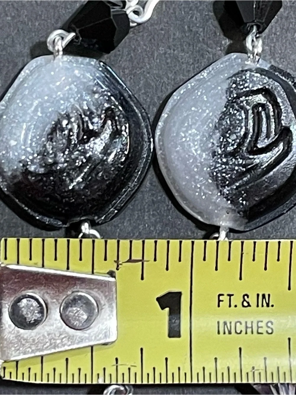 Twisted Wonderland Inspired Groovy Candy Earrings Riddle Rosehearts (Nightmare)